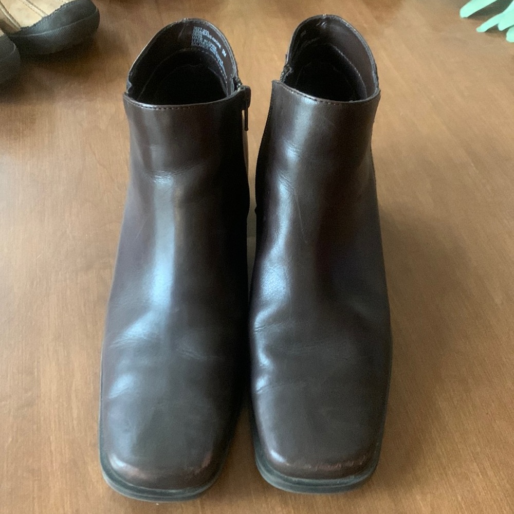 Bass ankle boots! 9m dark brown!